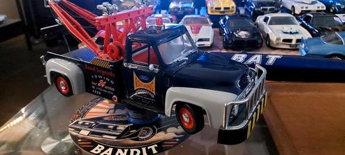 Chevy tow truck road signature ovp lees text, Hobby en Vrije tijd, Modelauto's | 1:18, Zo goed als nieuw, Overige merken, Ophalen of Verzenden