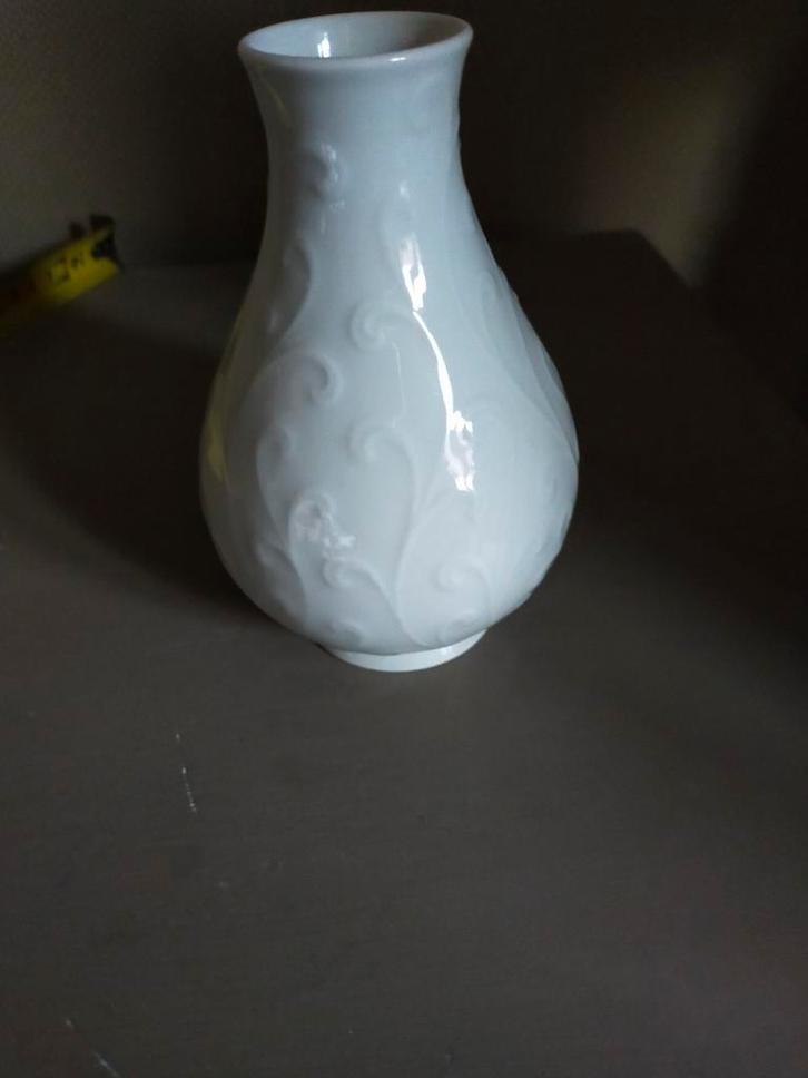 Vintage wit Alboth & Kaiser reliëf vaasje brocant japandi, Antiek en Kunst, Antiek | Vazen, Ophalen