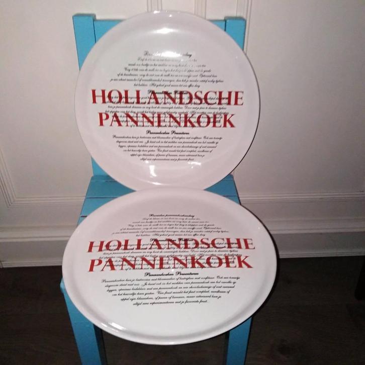 Hollandsche pannenkoeken borden rood Gusta 2 stuks, Huis en Inrichting, Keuken | Servies, Gebruikt, Bord(en), Overige stijlen