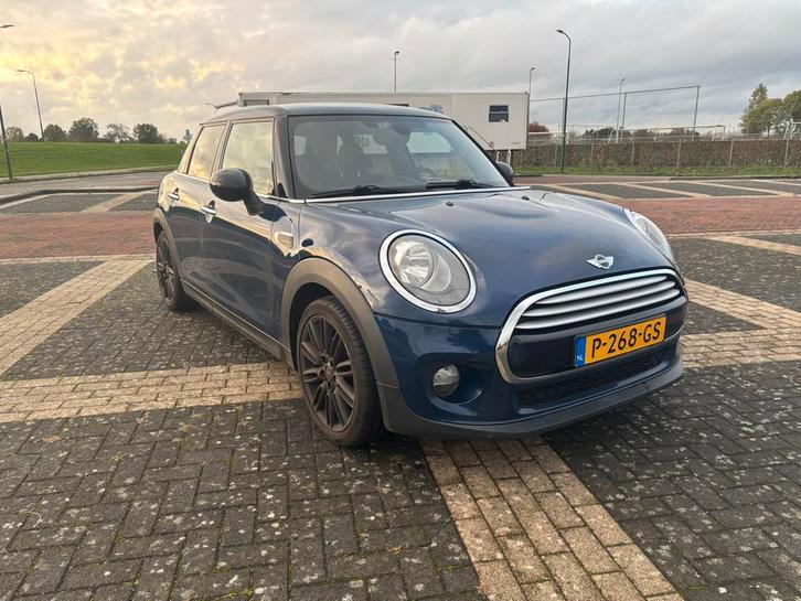Mini 1.5 Cooper 5D 2016 Blauw, Auto's, Mini, Particulier, Benzine, C, Hatchback, Handgeschakeld, Geïmporteerd, Blauw, Voorwielaandrijving