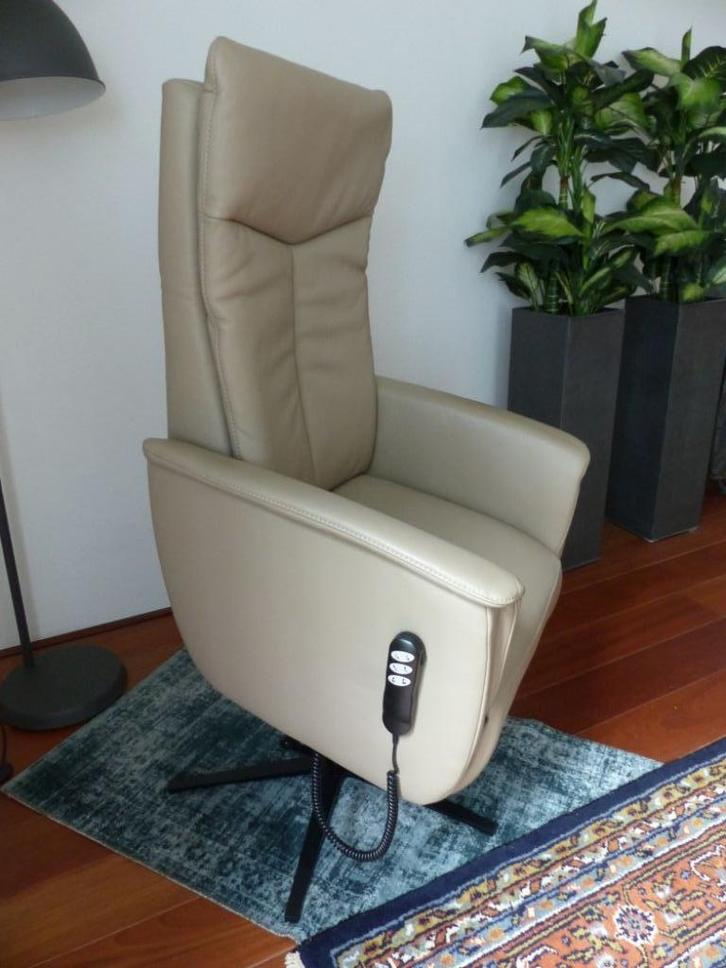 VELDERHOF LEDER ELEKTR. STA-OP DRAAI-RELAX-FAUTEUIL op ACCU, Huis en Inrichting, Fauteuils, Zo goed als nieuw, Leer, 50 tot 75 cm
