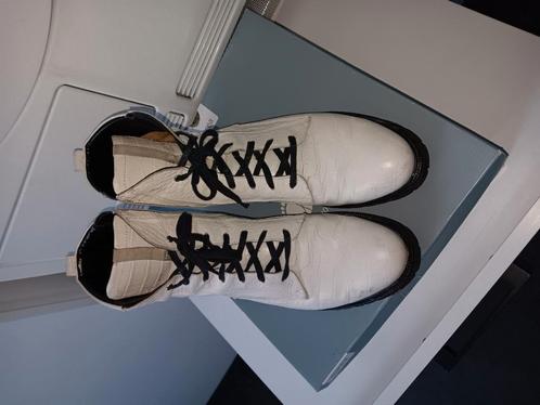 Te Koop: DUREA Hoge Schoenen,  mt 43. H-Breedte. (J-80), Kleding | Dames, Schoenen, Zo goed als nieuw, Sneakers of Gympen, Wit