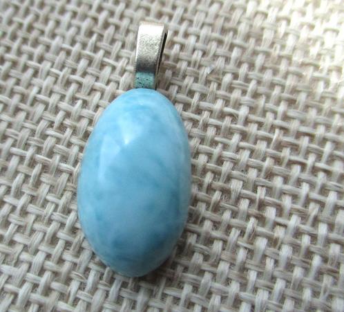 Larimar hangertje - goede kwaliteit 26mm, Verzamelen, Mineralen en Fossielen, Mineraal, Ophalen of Verzenden