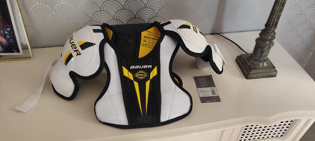 Bauer Ijshockey Schouderbeschermer Jeugd S/P  Uitrusting, Sport en Fitness, IJshockey, Ophalen of Verzenden, Zo goed als nieuw