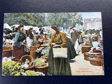 ansichtkaart van Arnhem ; Grote Markt, marktdag, volksleven beschikbaar voor biedingen