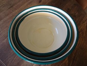 Nestschalen(3 st.),emaille, écru/d.groene rand, jaren 50 beschikbaar voor biedingen