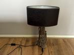 Tafellamp met houten voet en bruine kap, Huis en Inrichting, Lampen | Tafellampen, Ophalen, 50 tot 75 cm, Hout, Landelijk