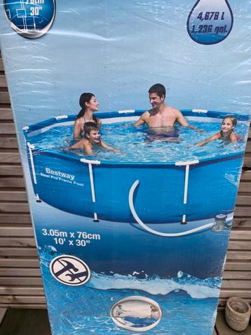 Bestway zwembad met pomp 3.05m x 76 beschikbaar voor biedingen