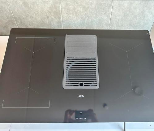 AEG inductiekookplaat met geintegreerde afzuiging 2/3 fasen, Witgoed en Apparatuur, Kookplaten, Zo goed als nieuw, Inbouw, Inductie