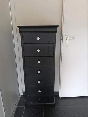 Kast, gratis  beschikbaar voor biedingen