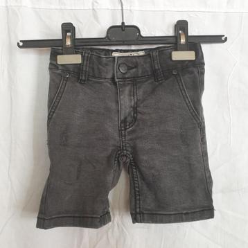 Stoere zwarte korte spijkerbroek. Mt 98/104. Merk Soho beschikbaar voor biedingen