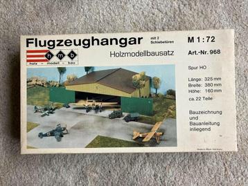 HMB Houten Vliegtuighangar Modelbouwdoos beschikbaar voor biedingen