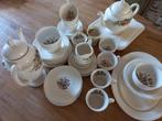 Prachtig Wedgwood Conway servies, 73 delig, Huis en Inrichting, Keuken | Servies, Ophalen, Zo goed als nieuw, Wedgwood, Kop(pen) en/of Schotel(s)