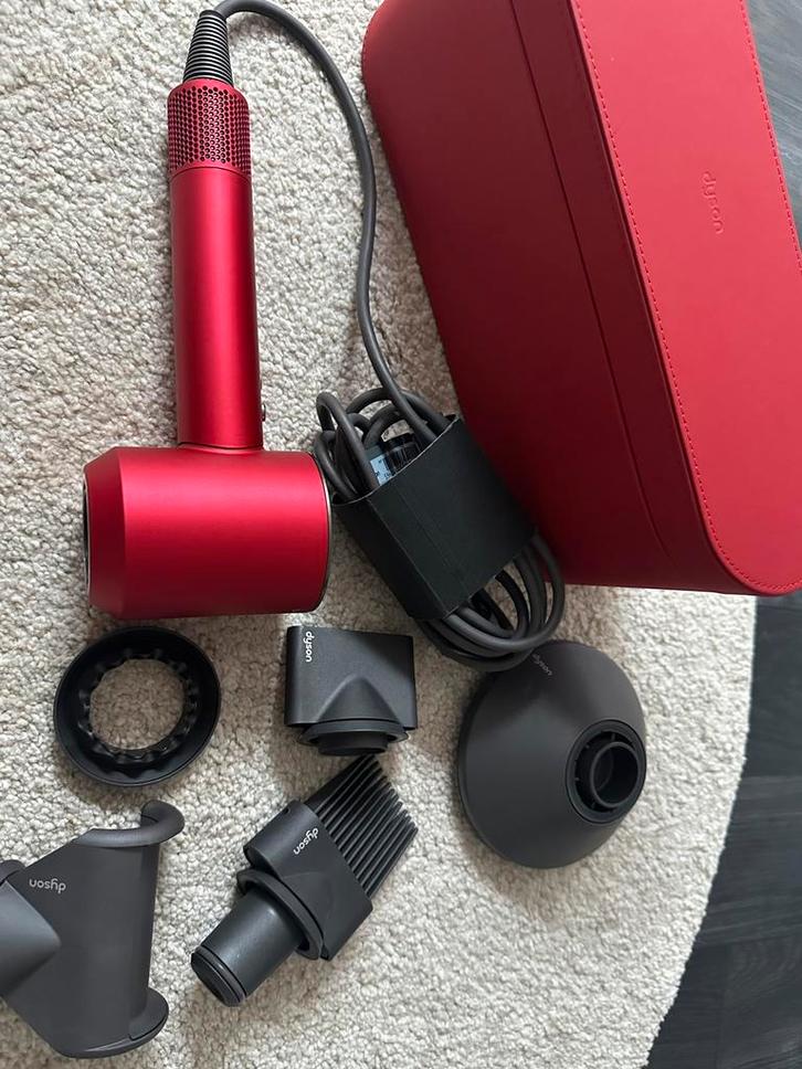 Dyson supersonic limited edition met reiskoffer, Sieraden, Tassen en Uiterlijk, Uiterlijk | Haarverzorging, Zo goed als nieuw