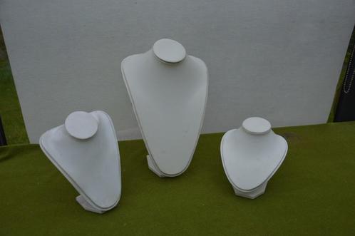 3 maten Display hals voor kettingen wit lederlook ca. 25 cm, Sieraden, Tassen en Uiterlijk, Kettingen, Gebruikt, Overige materialen