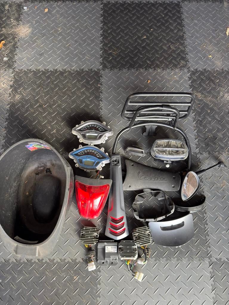 Vespa Onderdelen mag goedkoop weg!, Fietsen en Brommers, Brommeronderdelen | Scooters, Gebruikt, Vespa, Overige typen, Ophalen