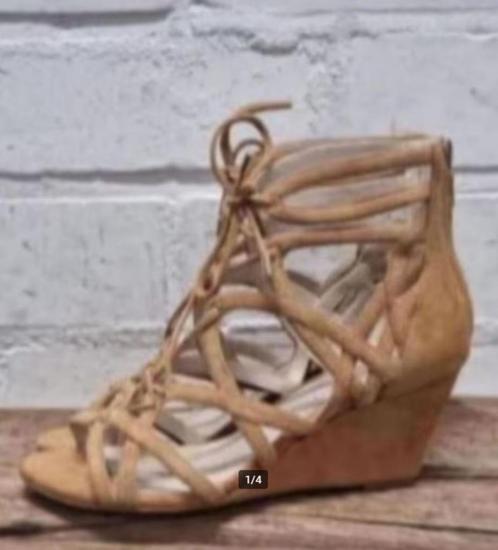 Kenneth Cole - Suedeleren sleehakken maat 39 - Nieuw, Kleding | Dames, Schoenen, Nieuw, Sandalen of Muiltjes, Ophalen of Verzenden