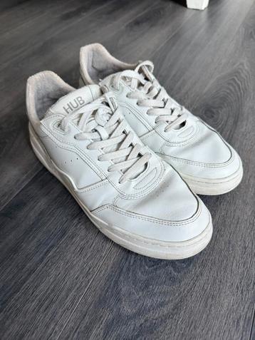 Hub lage sneakers wit maat 45 beschikbaar voor biedingen