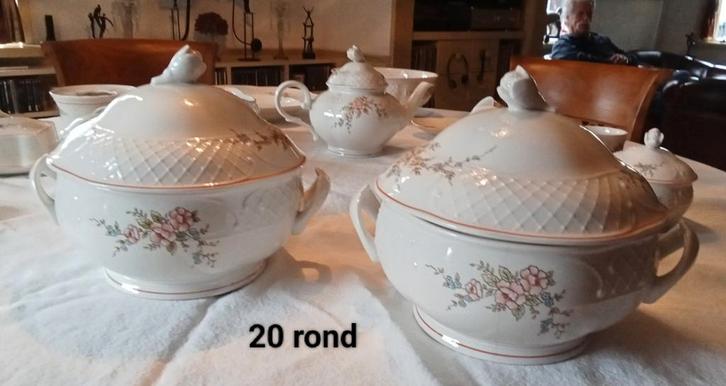 Villeroy en Boch Rosette, set van 2 dekschalen, groenteschal, Huis en Inrichting, Keuken | Servies, Zo goed als nieuw, Schaal of Schalen