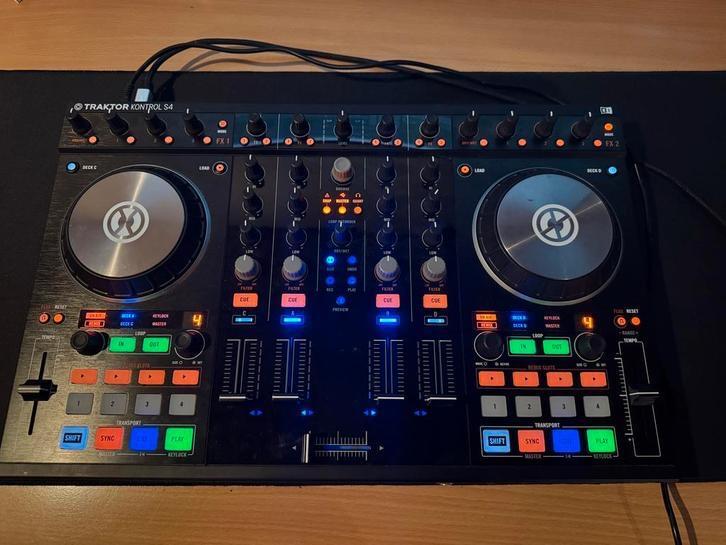 Traktor Kontrol S4 MK2 DJ Controller, Muziek en Instrumenten, Dj-sets en Draaitafels, Gebruikt, Dj-set, Overige merken, Ophalen of Verzenden