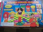 grote doos Dough haar salon / klei kapsalon, 3+, Verzenden, Zo goed als nieuw, Knutselen