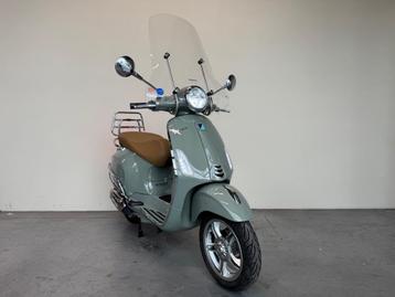 Vespa Primavera Misty Pearl Green (custom) NIEUW 0 KM beschikbaar voor biedingen