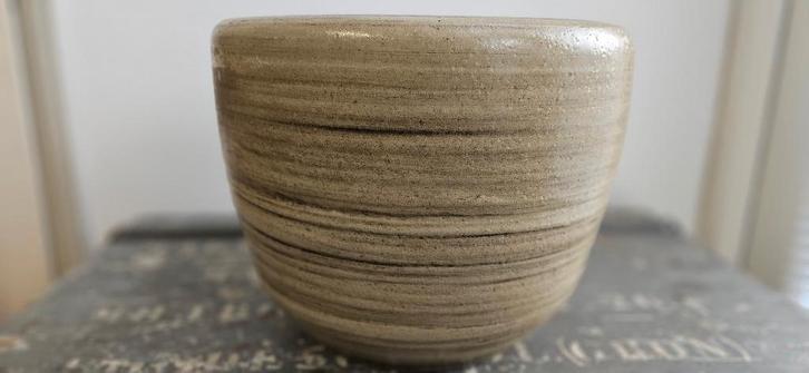 Mobach bloempot 37 cm – handgemaakt keramiek – vintage, Tuin en Terras, Bloempotten, Zo goed als nieuw, Aardewerk, Binnen, Balkon