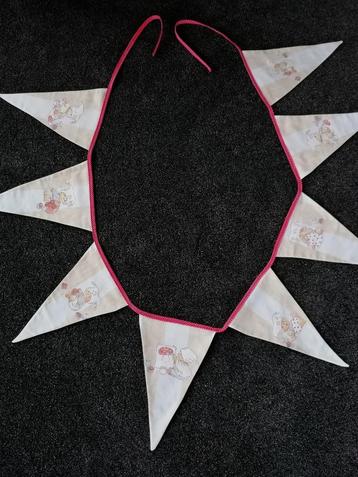 Bobbi: Nieuwe feestelijke stoffen baby vlaggenlijn. beschikbaar voor biedingen