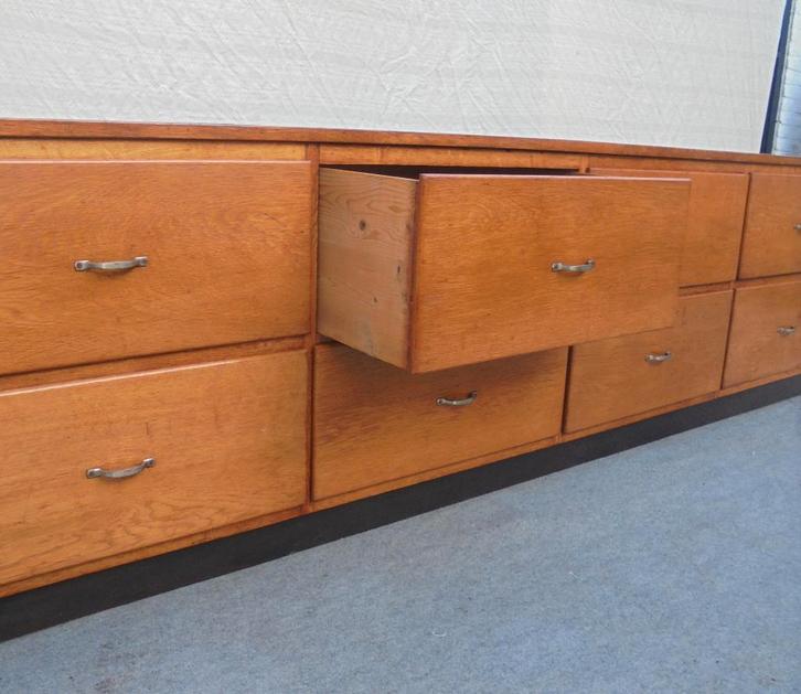 Mooie lage  ladekast winkelkast apothekerskast, Antiek en Kunst, Curiosa en Brocante, Ophalen of Verzenden