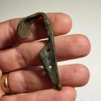 Bodemvondst bronzen Keltische wolfskop fibula, Ophalen of Verzenden