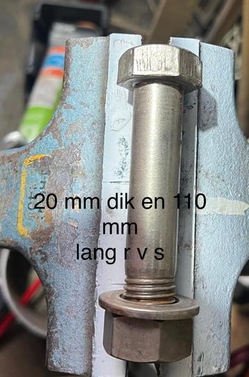r v s bout en moer beschikbaar voor biedingen