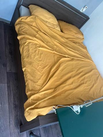 Tweepersoons bed incl matrassen