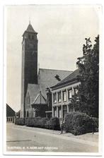 AK Rucphen - R.K. Kerk met pastorie, Verzamelen, Ophalen of Verzenden, 1960 tot 1980, Ongelopen, Noord-Brabant