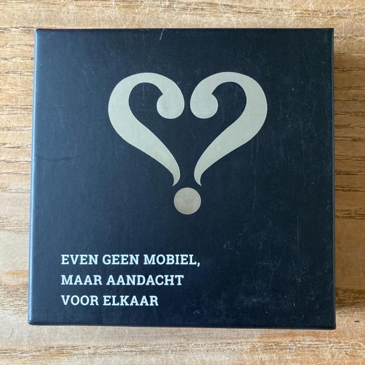 Vertellis - Feestdagen-editie (2-8 spelers, 8+jaar) zgan, Hobby en Vrije tijd, Gezelschapsspellen | Kaartspellen, Zo goed als nieuw