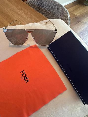 Fendi dames zonnebril beschikbaar voor biedingen