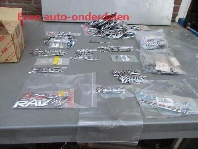 embleem van toyota S, Auto-onderdelen, Carrosserie en Plaatwerk, Toyota, Nieuw, Ophalen of Verzenden