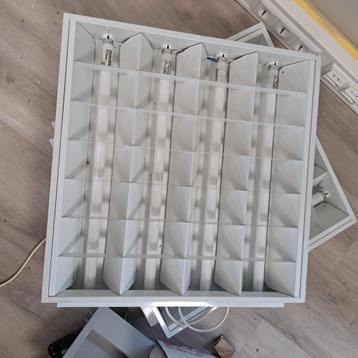 4 TL Bakken voor Systeemplafond beschikbaar voor biedingen