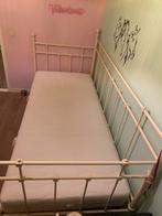 Mooi eenpersoonsbed met metalen frame + matras, Huis en Inrichting, Slaapkamer | Bedden, Gebruikt, 90 cm, Eenpersoons, Wit