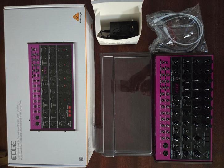 Behringer Edge Percussion Synthesizer met decksaver, Muziek en Instrumenten, Synthesizers, Zo goed als nieuw, Overige aantallen