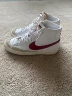 Nike Blazer mt 42,5 wit leer met fuchsia swoosh, hele nette!, Ophalen of Verzenden, Zo goed als nieuw, Schoenen