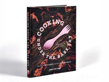 LMF BOEK COOKING UNDER THE BARE SKY LIGHT MY FIRE beschikbaar voor biedingen
