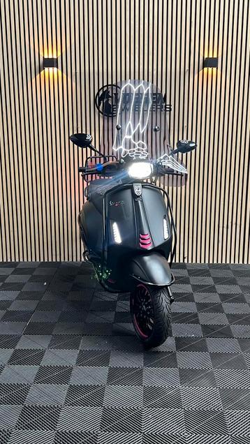 Vespa sprint Notte | 2023 | Custom | 3900KM beschikbaar voor biedingen