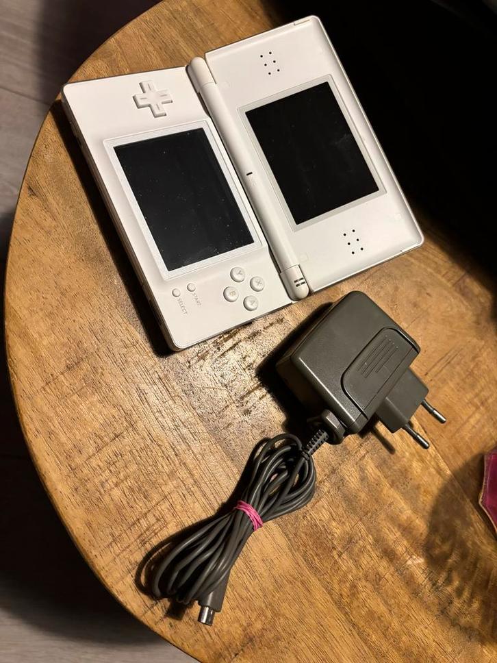 Nintendo DS Lite Wit - Compleet en Nette Staat, Spelcomputers en Games, Spelcomputers | Nintendo DS, Gebruikt, DS Lite, Wit, Ophalen of Verzenden