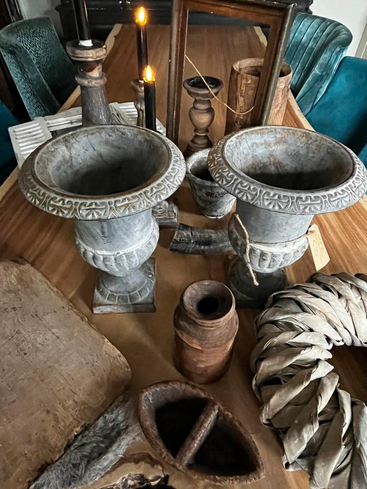 Brocante set – Franse gietijzeren vazen, houten kandelaren.., Huis en Inrichting, Woonaccessoires | Kandelaars en Kaarsen, Zo goed als nieuw