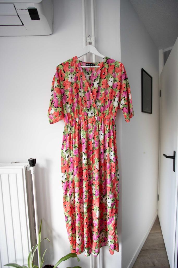 Lange jurk met bloemenpatroon Guts & Gusto maat L, Kleding | Dames, Jurken, Zo goed als nieuw, Maat 42/44 (L), Roze, Onder de knie