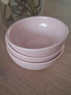 3 Roze Yoghurt Schalen - Goede Staat!, Huis en Inrichting, Keuken | Servies, Gebruikt, Keramiek, Ophalen of Verzenden, Schaal of Schalen