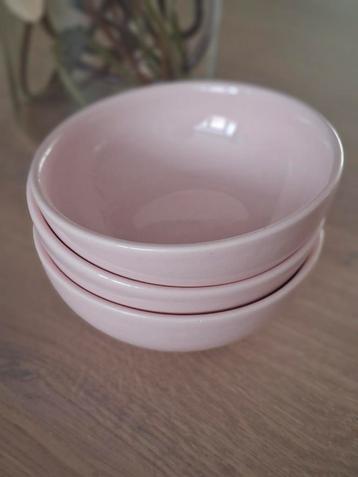 3 Roze Yoghurt Schalen - Goede Staat! beschikbaar voor biedingen