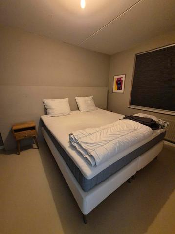 Ikea bed 180x200 boxspring lattenbodem, matras en topmatras beschikbaar voor biedingen