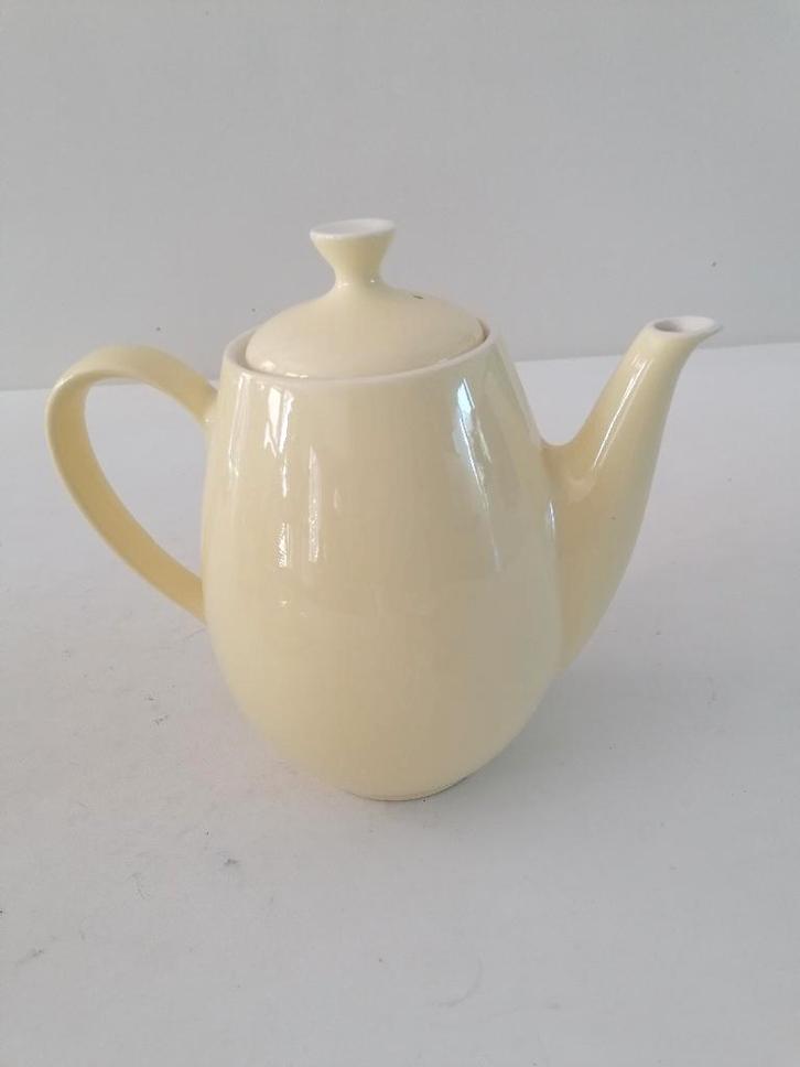 petrus regout maastrichts aardewerk koffiepot in pastel geel, Antiek en Kunst, Antiek | Servies los, Ophalen of Verzenden