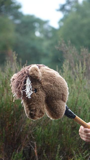 Bonte fluffy hobbyhorse ! beschikbaar voor biedingen